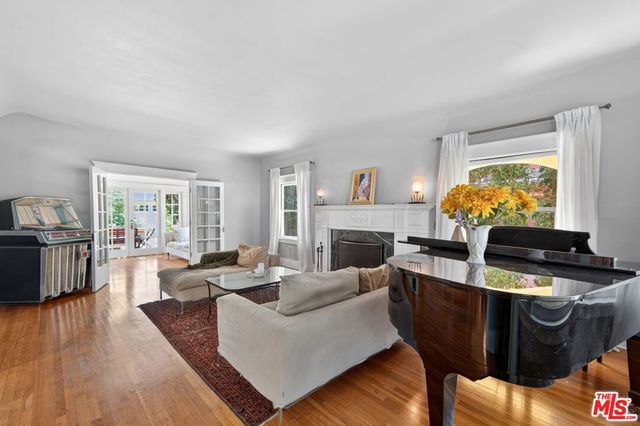 1614 Virginia Road, Los Angeles, CA 90019