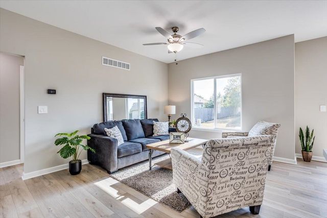 2701 N Mainsgate Dr, Augusta, KS 67010