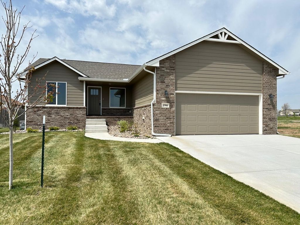 2701 N Mainsgate Dr, Augusta, KS 67010