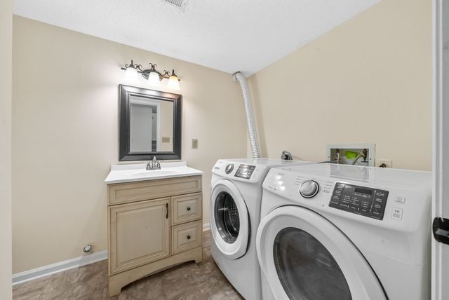 2130 Amadeus Dr, Clarksville, TN 37040
