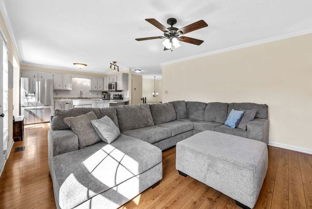 2130 Amadeus Dr, Clarksville, TN 37040