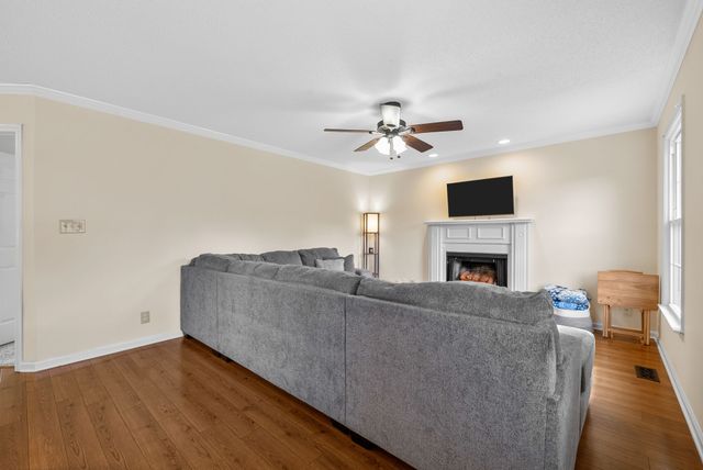 2130 Amadeus Dr, Clarksville, TN 37040
