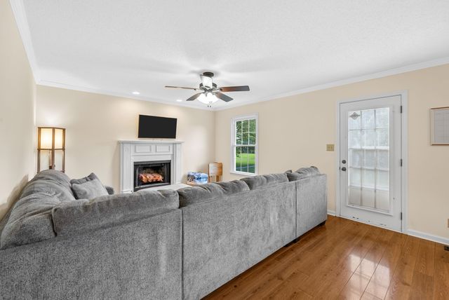 2130 Amadeus Dr, Clarksville, TN 37040