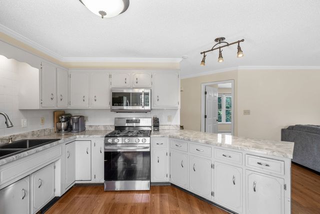 2130 Amadeus Dr, Clarksville, TN 37040