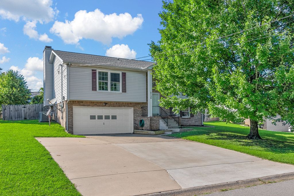 2130 Amadeus Dr, Clarksville, TN 37040