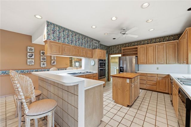 305 Marina Dr, Port Aransas, TX 78373