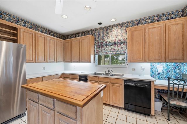 305 Marina Dr, Port Aransas, TX 78373