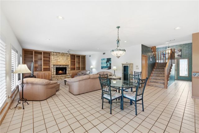 305 Marina Dr, Port Aransas, TX 78373