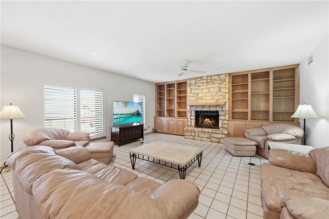 305 Marina Dr, Port Aransas, TX 78373