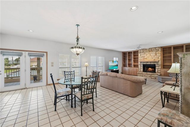 305 Marina Dr, Port Aransas, TX 78373