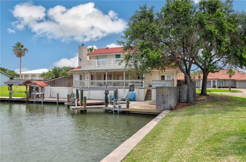 305 Marina Dr, Port Aransas, TX 78373 — photo 4