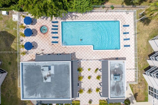 7075 NW 186th St C207, Hialeah, FL 33015