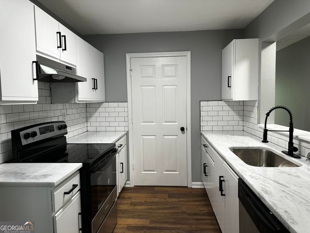9302 Fairington Ridge Circle, Lithonia, GA 30038