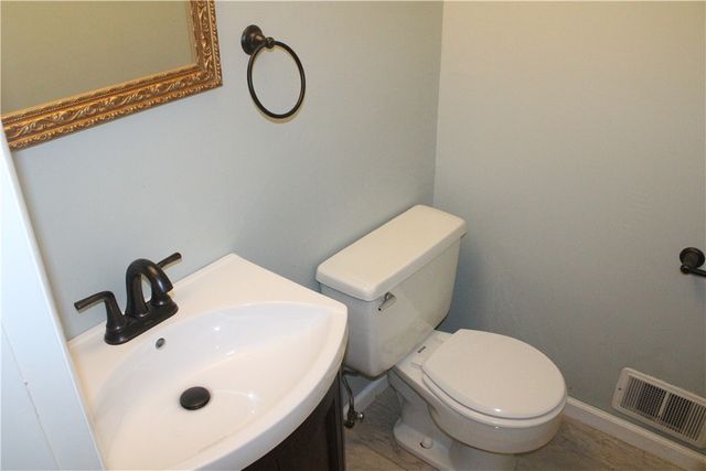 106 Larchwood Dr, Wilkins Twp, PA 15145
