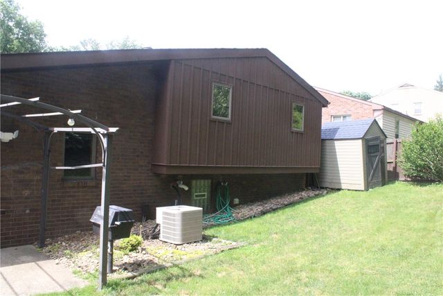 106 Larchwood Dr, Wilkins Twp, PA 15145