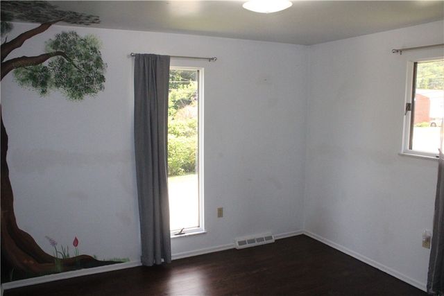 106 Larchwood Dr, Wilkins Twp, PA 15145