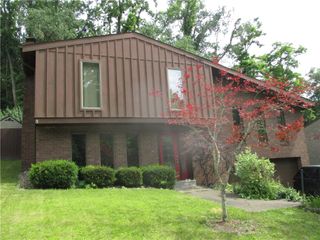 106 Larchwood Dr, Wilkins Twp, PA 15145