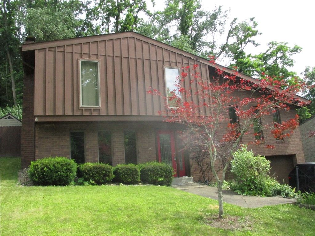106 Larchwood Dr, Wilkins Twp, PA 15145