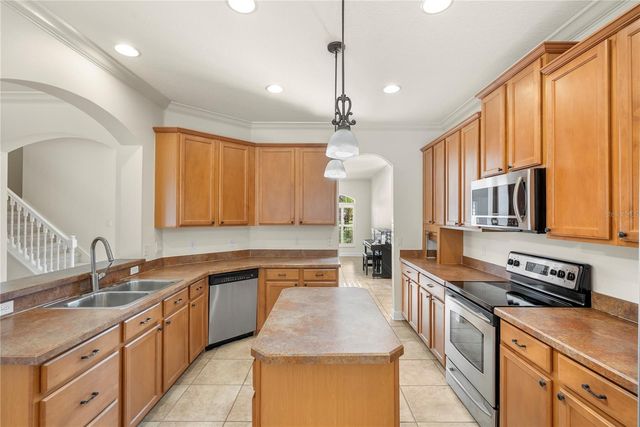 7402 WINDING LAKE CIRCLE, Oviedo, FL 32765