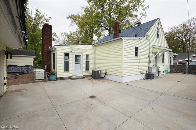 241 Inwood Boulevard, Avon Lake, OH 44012