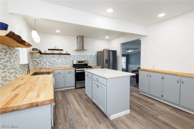 241 Inwood Boulevard, Avon Lake, OH 44012