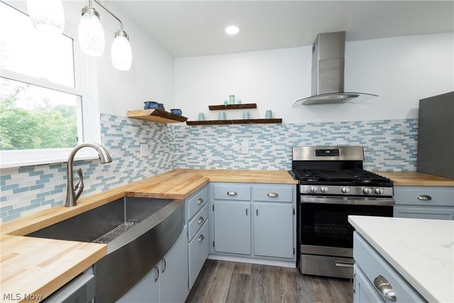 241 Inwood Boulevard, Avon Lake, OH 44012