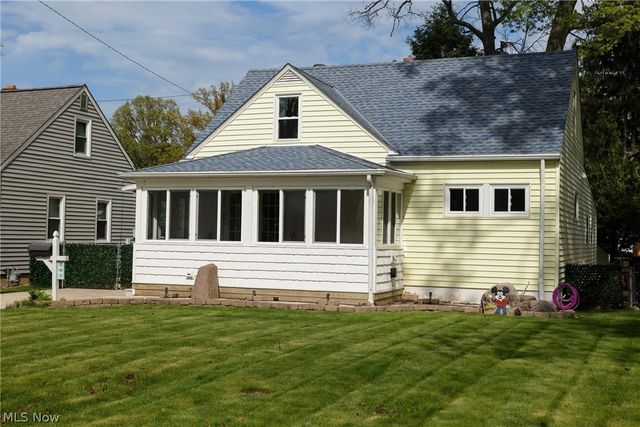 241 Inwood Boulevard, Avon Lake, OH 44012
