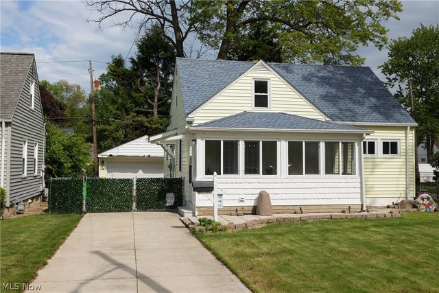 241 Inwood Boulevard, Avon Lake, OH 44012
