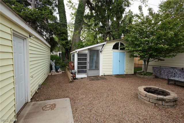 241 Inwood Boulevard, Avon Lake, OH 44012
