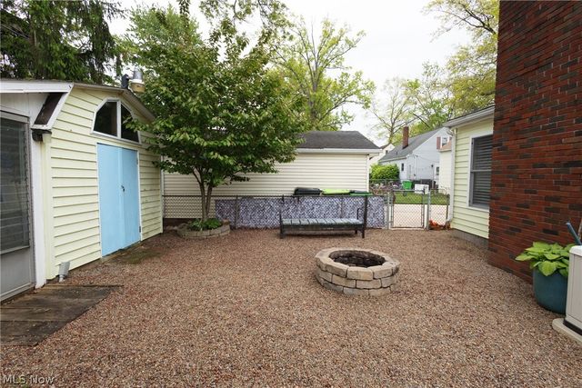 241 Inwood Boulevard, Avon Lake, OH 44012