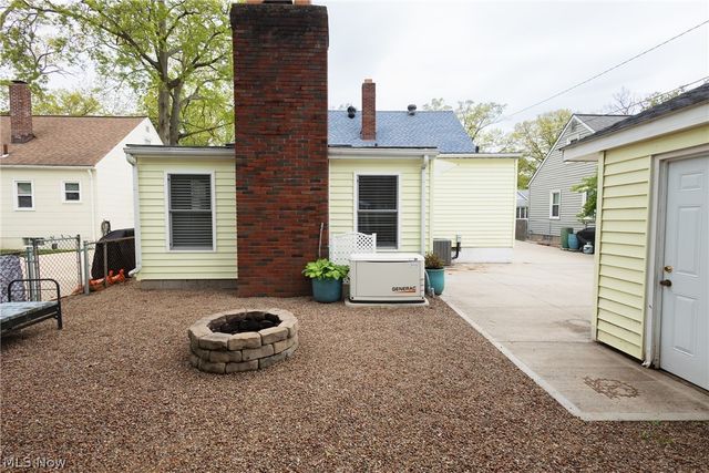 241 Inwood Boulevard, Avon Lake, OH 44012