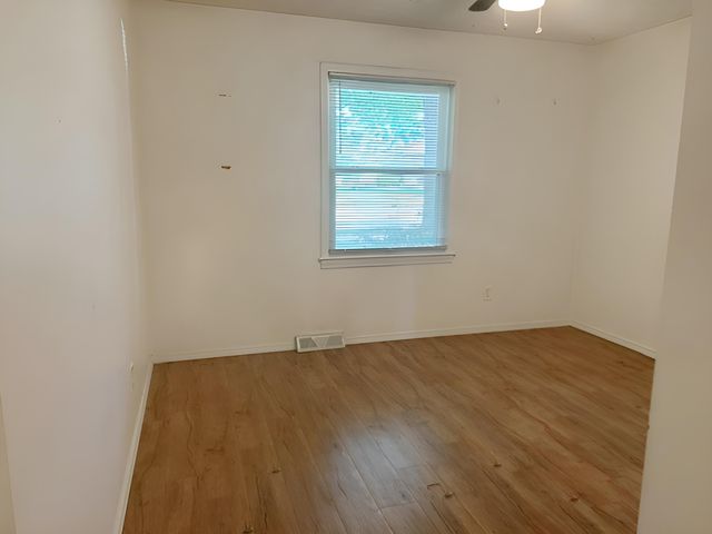 1807 W Swan Street, Springfield, MO 65807