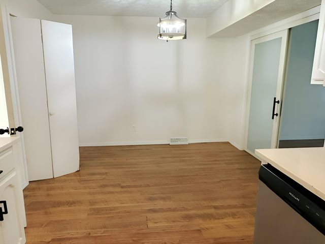 1807 W Swan Street, Springfield, MO 65807