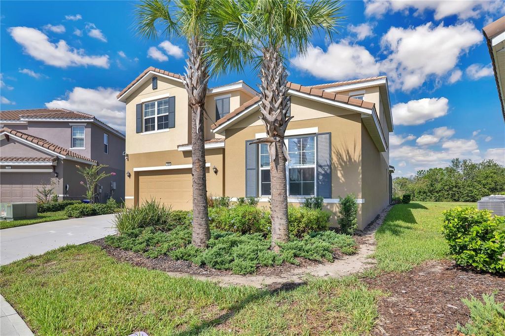 Image 2 of property listing at 7699 OAKMOSS LOOP, Davenport, FL 33837