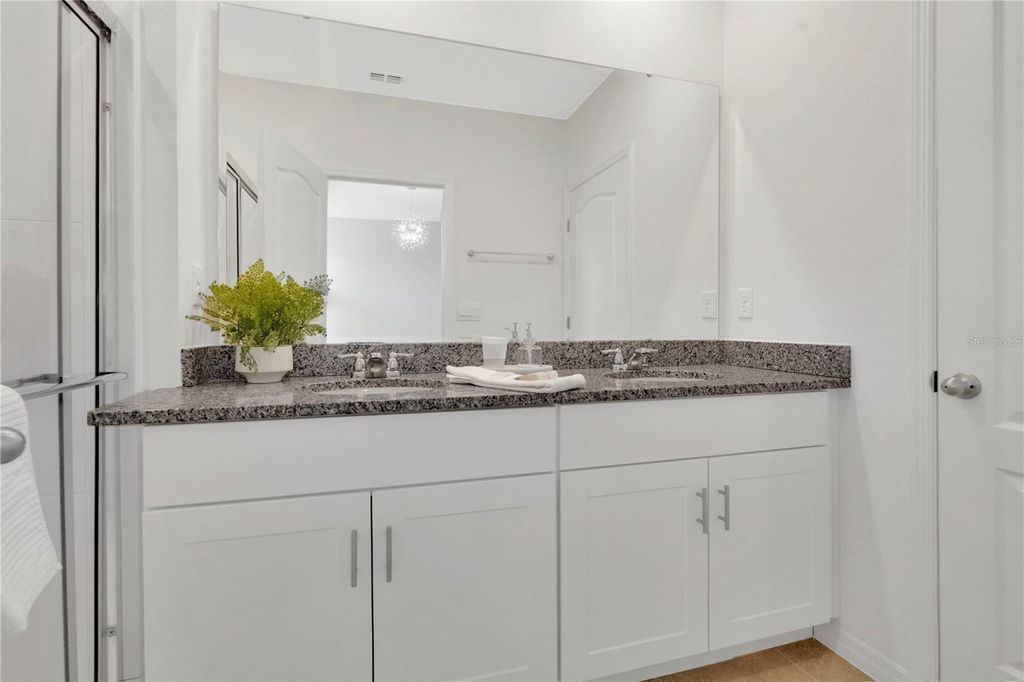 Image 20 of property listing at 7699 OAKMOSS LOOP, Davenport, FL 33837