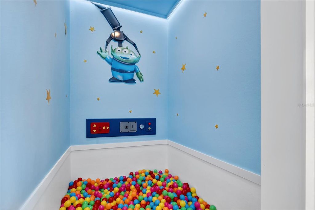 Image 36 of property listing at 7699 OAKMOSS LOOP, Davenport, FL 33837