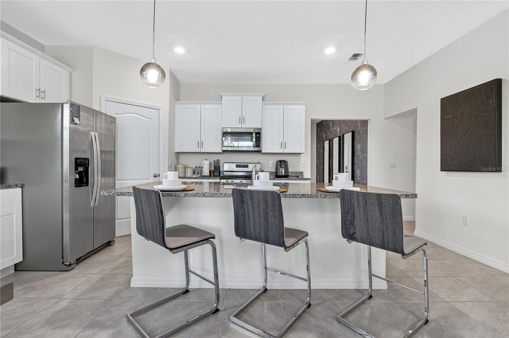 Image 9 of property listing at 7699 OAKMOSS LOOP, Davenport, FL 33837