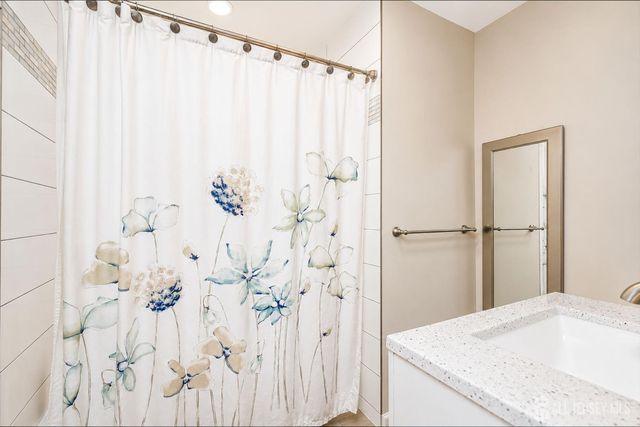327 Woodland Avenue, Sayreville, NJ 08879