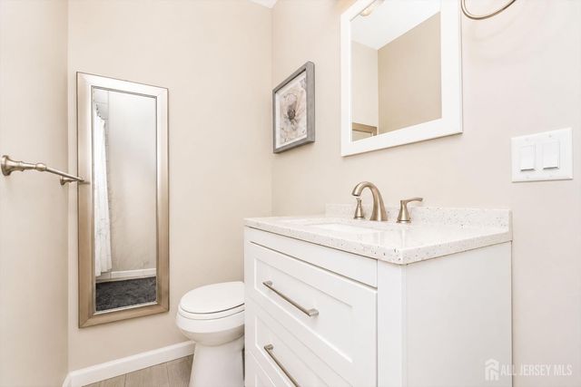 327 Woodland Avenue, Sayreville, NJ 08879