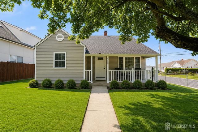 327 Woodland Avenue, Sayreville, NJ 08879