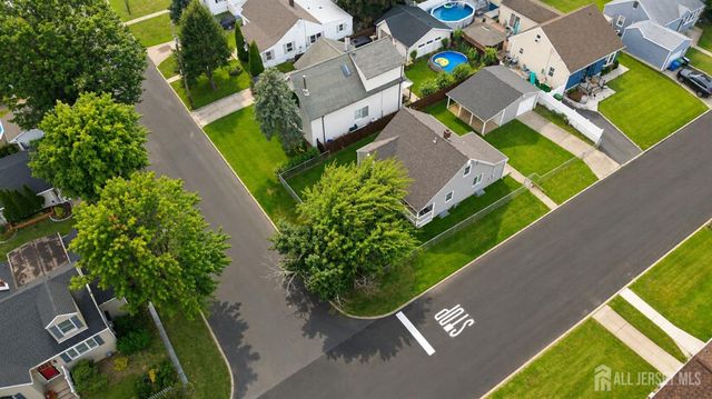 327 Woodland Avenue, Sayreville, NJ 08879