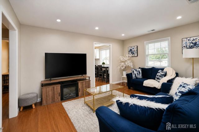 327 Woodland Avenue, Sayreville, NJ 08879