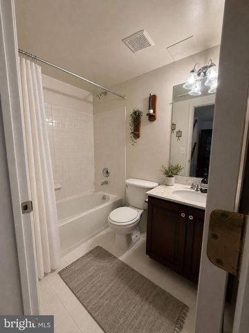 42716 ROLLING ROCK SQ, Chantilly, VA 20152