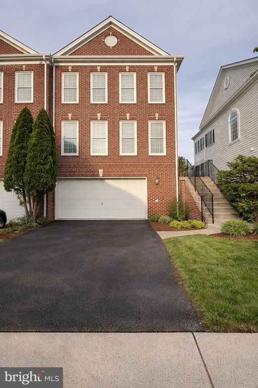 42716 ROLLING ROCK SQ, Chantilly, VA 20152
