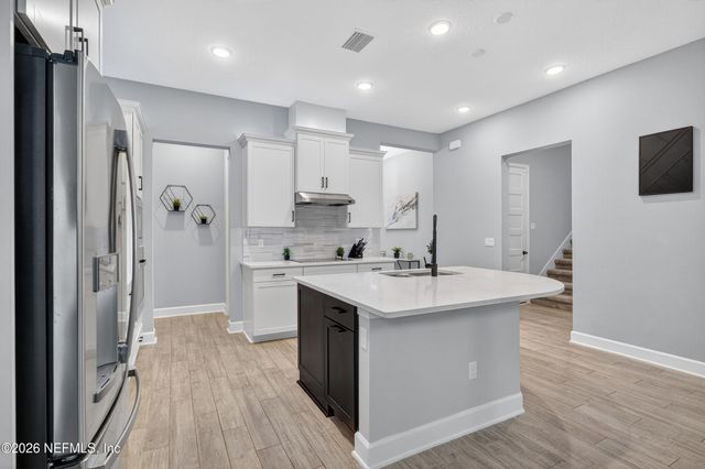 9809 INVENTION Lane, Jacksonville, FL 32256