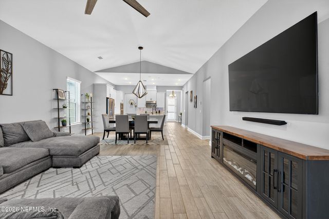 9809 INVENTION Lane, Jacksonville, FL 32256