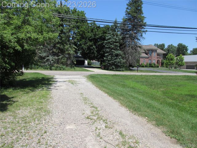 1575 Banmoor Drive, Troy, MI 48084