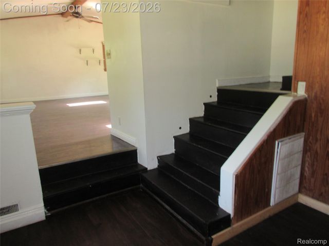 1575 Banmoor Drive, Troy, MI 48084