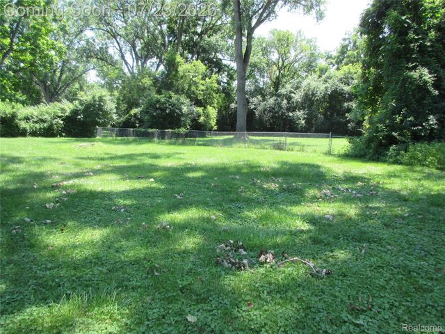 1575 Banmoor Drive, Troy, MI 48084