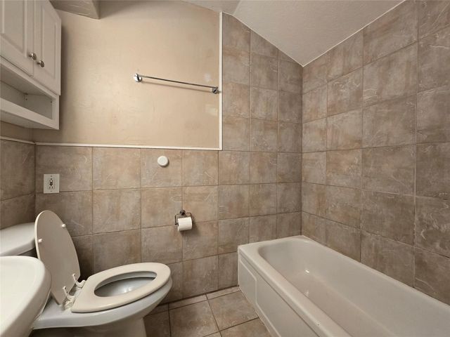 2223 Viewtop Lane A, Arlington, TX 76012
